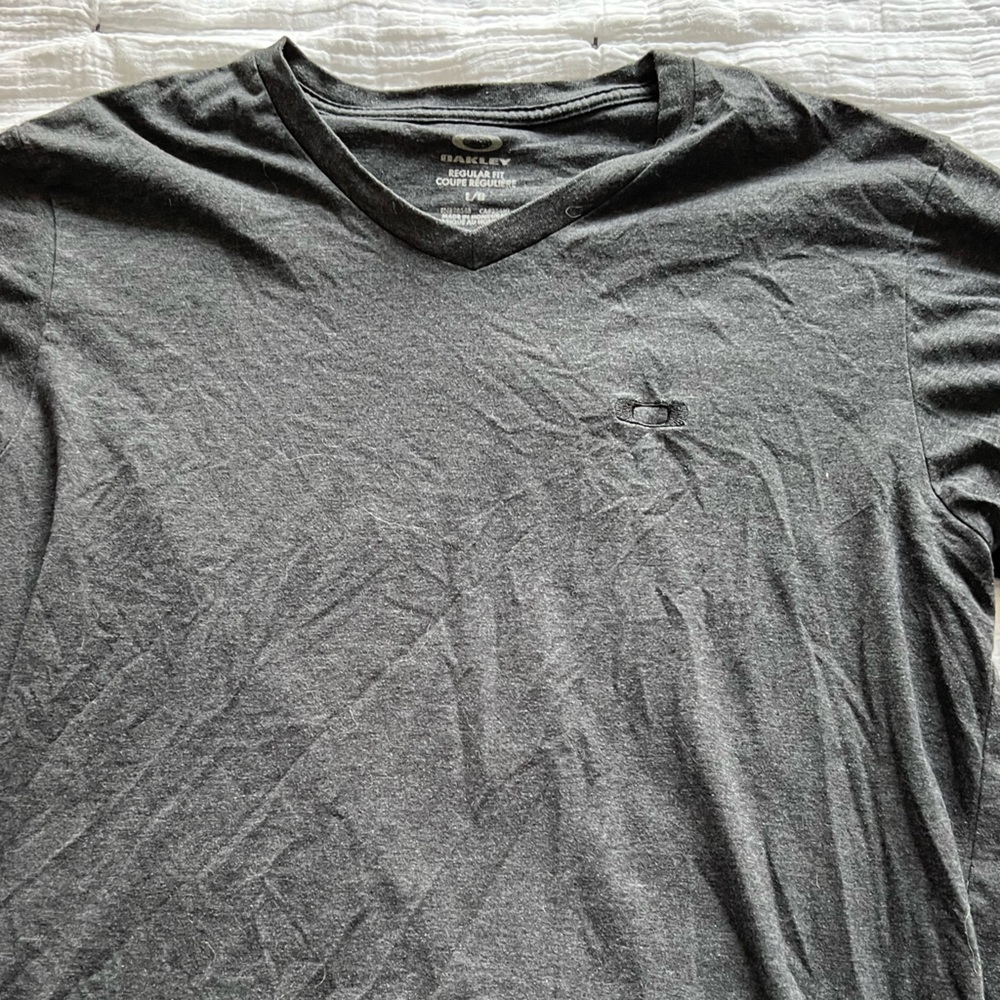 Oakley grey v neck tee shirt